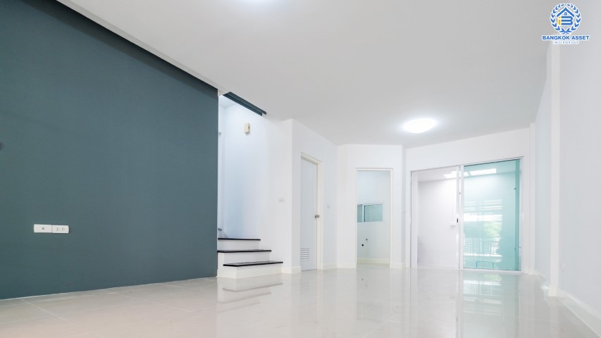 *****ทาวน์โฮมมือสองย่านนนทบุรี หลังกลาง 3 ชั้น ม.ทาวน์พลัสเอ็กซ์ ประชาชื่น-งามวงศ์วาน เนื้อที่ 20 ตร.ว. ฟังก์ชัน 3 ห้องนอน 3 ห้องน้ำ จอดรถได้ถึง 2 คัน บนทำเลโซนเมือง เดินทางสะดวกเพราะเชื่อมต่อหลายเส้นทาง ใกล้รถไฟฟ้าสายสีชมพู "สถานีสนามบินน้ำ"